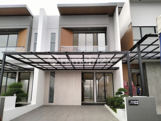 For Sale Beautiful 2-Story House, Central Makassar Near Toll Access
