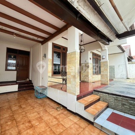 Rumah, 2 Lantai, Dekat Akses Tol