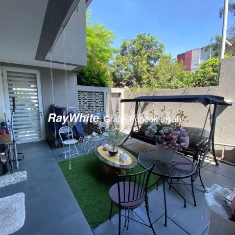 Rumah Town House di Deplu Bintaro Jakarta Selatan Rumah Town House di Deplu Bintaro Jakarta Selatan