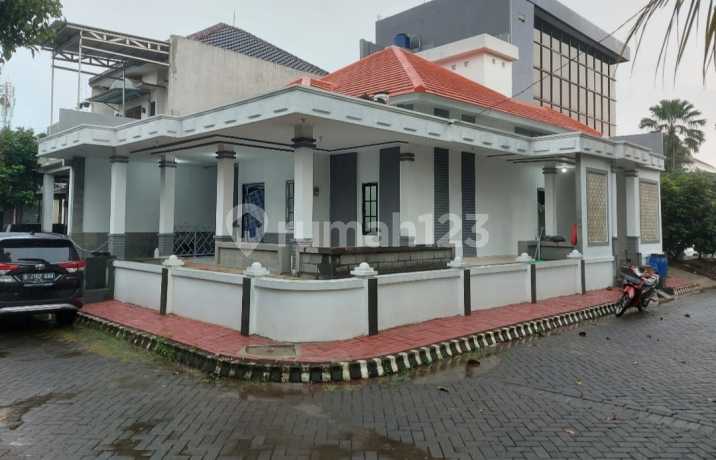 Strategic Hook House in Erfina Kencana Regency, Cibinong