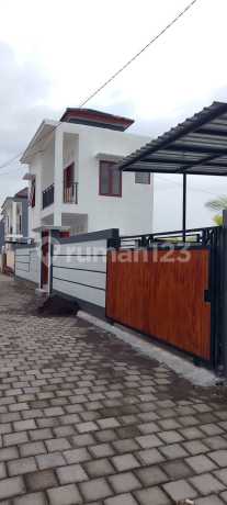 Rumah Semi Villa di Triyana Residence Biaung Denpasar Timur
