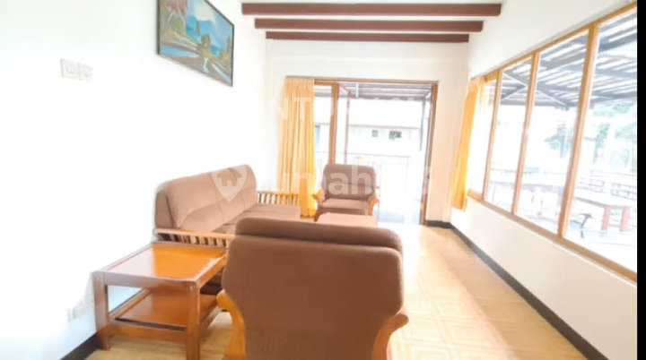 Villa Istana Bunga Bandung Ada Kolam Renang