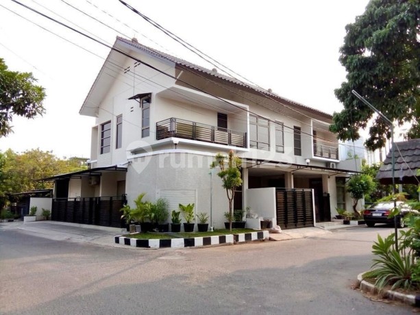 Investasi Menguntungkan! Kos-Kosan 3 Lantai Produktif di Villa Japos Investasi Menguntungkan! Kos-Kosan 3 Lantai Produktif di Villa Japos