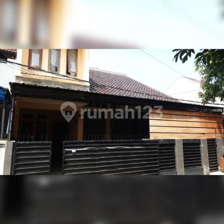Cheap Below Appraisal House in Bumi Panyileukan Complex, Many Rooms