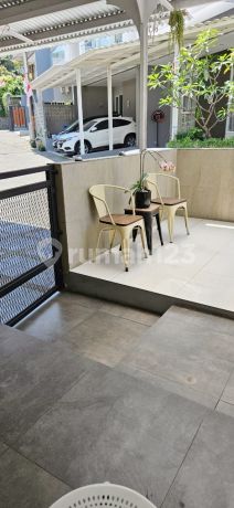 Rumah Bagus Siap Pakai 2,5 Lantai Di Setra Glory Sukahaji