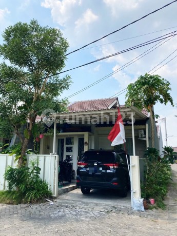 Rumah di Jade Hamlet Menganti Blok G Row Jalan Besar Depan Taman
