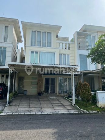 Rumah 2 Lantai Golf Area La Ritz Embassy Pakuwon Indah Surabaya