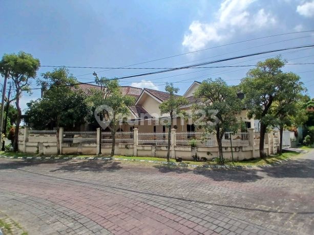Rumah Hook Di Main Road Perum. Griya Shanta Executive Dekat Ub