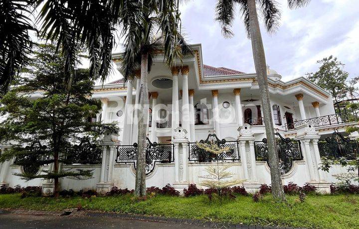 Rumah mewah Sultan di Araya Boulevard malang