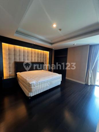 Regatta Apartment Dubai 3+1 BR 206m2 Sea View Furnished Minimalis