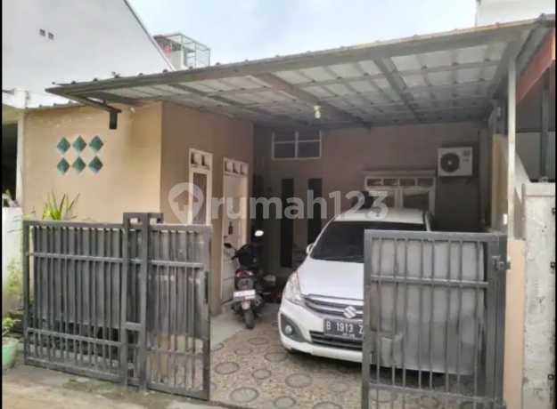 Comfortable House in Cinere Housing 5 Minutes to Limo Toll Gate Comfortable House in Cinere Housing 5 Minutes to Limo Toll Gate