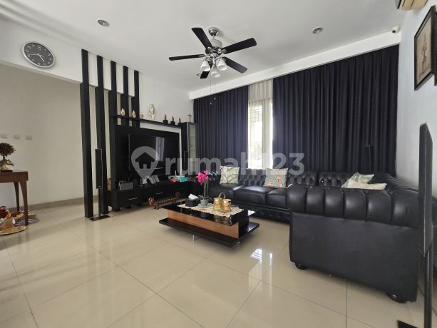 Dijual Rumah Nyaman Asri ada Pool Fenomerad Residence