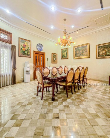 Rumah Klasik Nyaman Terawat Simprug Golf Siap Huni Dijual Cepat Rumah Klasik Nyaman Terawat Simprug Golf Siap Huni Dijual Cepat