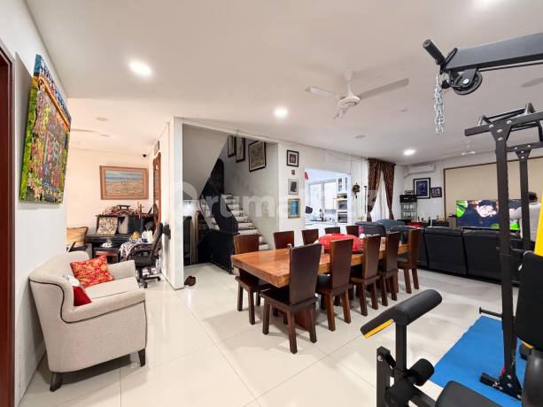 Rumah 4 Lantai Siap Huni Villa Pondok Indah Dijual Rumah 4 Lantai Siap Huni Villa Pondok Indah Dijual
