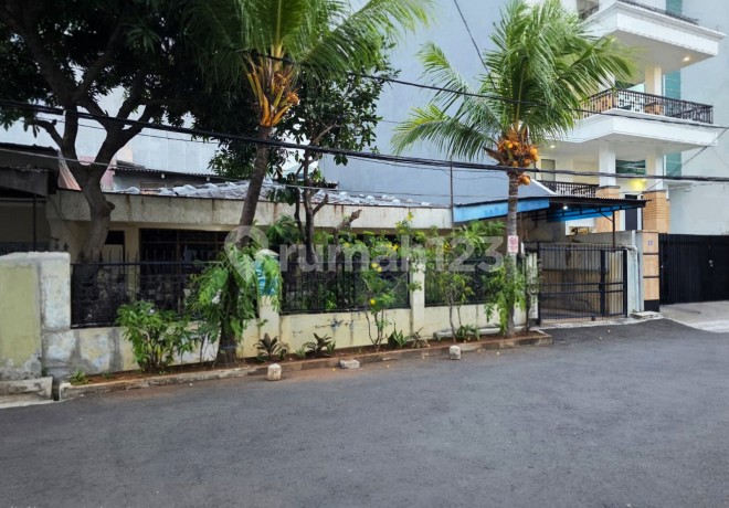 Rumah Tua Hitung Tanah 650m2 Gandeng Bisa Satuan di Pluit Permai