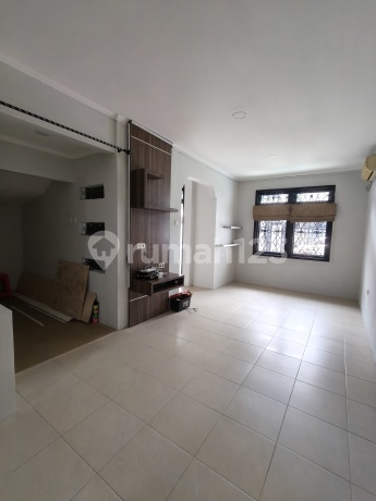 Rumah 2,5 Lantai Di Daan Mogot Baru, Kintamani Dekat Mall Daan Mogot .