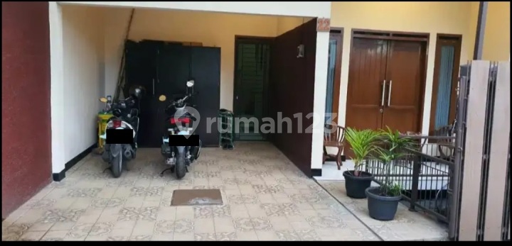 Rumah Cantik Banget Ada Kolam Ikan di Cibaduyut Permai