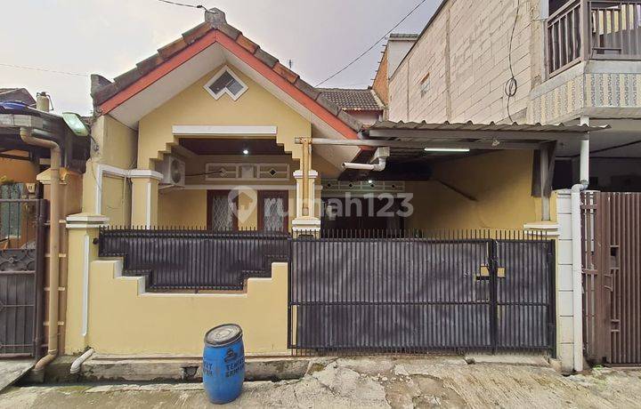 Rumah Kawasan Komplek Bebas Banjir di Taman Kopo Asri