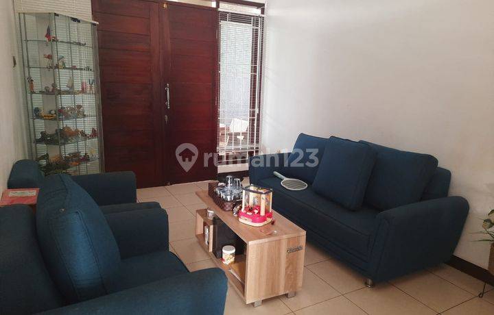 Rumah Ada Banyak Kamar, Lokasi Ramai di Cigadung Permai