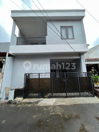 For Sale: House in Villa Mutiara Housing Complex, Ciputat By Rumah Chinida (Lw)