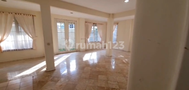 Rumah 2 Lantai Bagus, Nyaman dan Terawat di Lokasi yang Sangat Eksklusif di Mediterania Golf Lippo Central Karawaci Rumah 2 Lantai Bagus, Nyaman dan Terawat di Lokasi yang Sangat Eksklusif di Mediterania Golf Lippo Central Karawaci