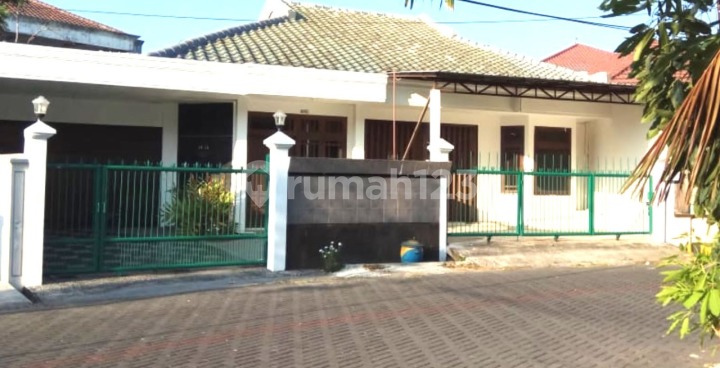 Row Jalan 3 Mobil, Rumah Ngantong, Daerah Satelit Indah, Surabaya Barat, Jawa Timur Rumah di Jl. Satelit Indah I Blok In No. 11, Tanjungsari, Sukomanunggal, Kota Surabaya, Jawa Timur, Indonesia, 60187, Sukomanunggal Bagus SHM Row Jalan 3 Mobil, Rumah Ngantong, Daerah Satelit Indah, Surabaya Barat, Jawa Timur Rumah di Jl. Satelit Indah I Blok In No. 11, Tanjungsari, Sukomanunggal, Kota Surabaya, Jawa Timur, Indonesia, 60187, Sukomanunggal Bagus SHM