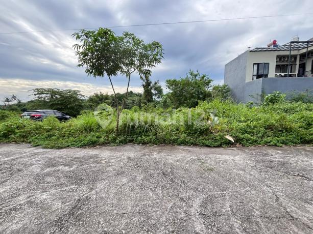 Dekat Lapangan Denggung & Sch Mall Tanah Hook SHM Tepi Jalan Mobil Papasan