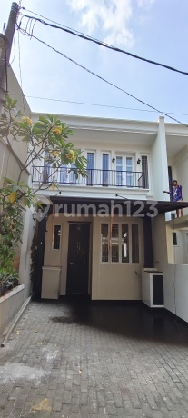 Rumah Kuldesak Mewah di Villa Cibening - Nyaman, Tenang & Srategis!