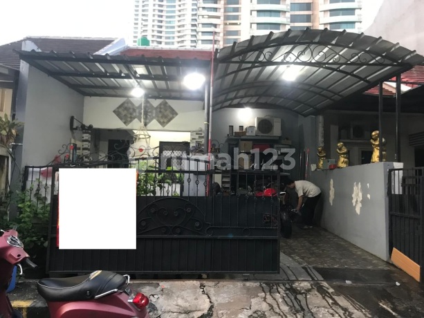 Dijual Murah Rumah Cantik di Taman Cikas 5 Menit Dari Apartemen Kemala Lagoon dan Mall Grand Metropolitan Bekasi