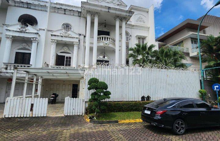 Ready Villa Mewah Dan Luas Komplek The Palace Residence