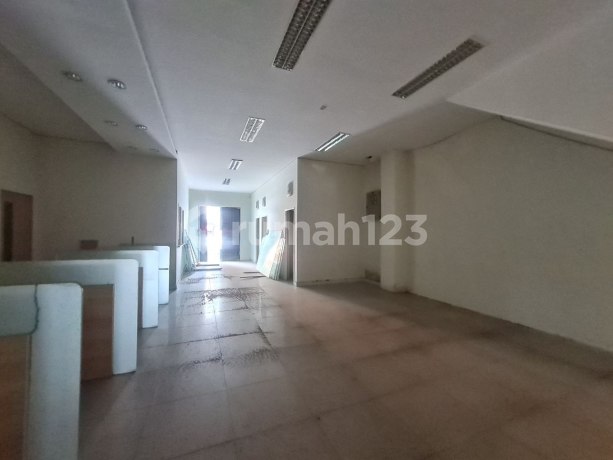 Rented Spacious Shophouse in Centrium Complex on Jl. Bridjend Ktamso