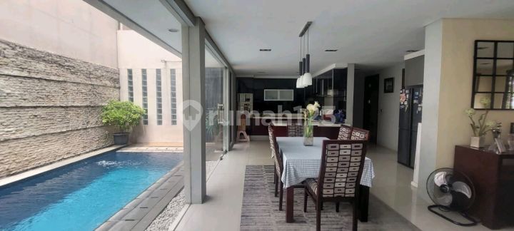 Rumah Villa Cendana Kolam Renang Bagus 2 Lantai 24 Jam Aman Asri SHM - Sertifikat Hak Milik Furnished di Perumahan Villa Cendana, Ciputat. Jual Cepat