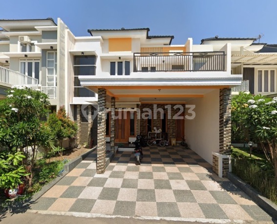 Rumah Tirtasani Royal Resort Seville Malang