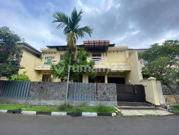 Rumah Cantik Siap Huni Dua Lantai Dekat Tol Pasteur Di Kompleks Kumala Garden