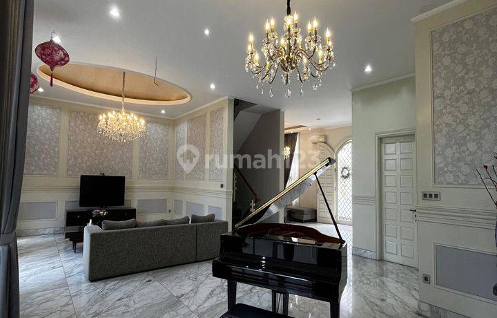 Dijual Villa Lux Komplek The Palace Residence Polonia