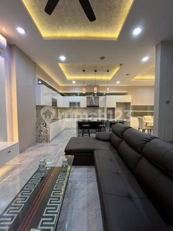 VILLA 3 LANTAI SIAP HUNI FURNISH CANTIK KOMPLEK CITRALAND GAMA CITY