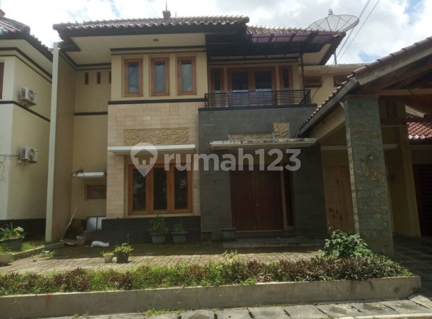 Rumah Tinggal 2 Lantai HGB di Perum Jogja Regency