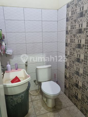 Rumah Luas di Pedurungan Posisi Hook Ada Taman