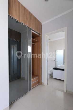 Rumah Jual/Sewa 2 Lantai, SHM ,Kebayoran Essence/Se
