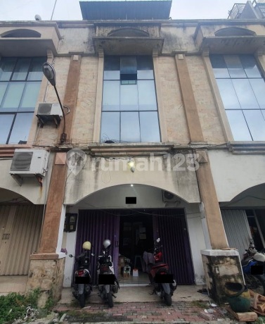 Ruko Grand Sungkono Bangunan 3 Setengah Lantai Terawat Ruko Grand Sungkono Bangunan 3 Setengah Lantai Terawat