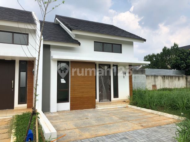 Minimalist 1-Story House in Graha Raya Cluster