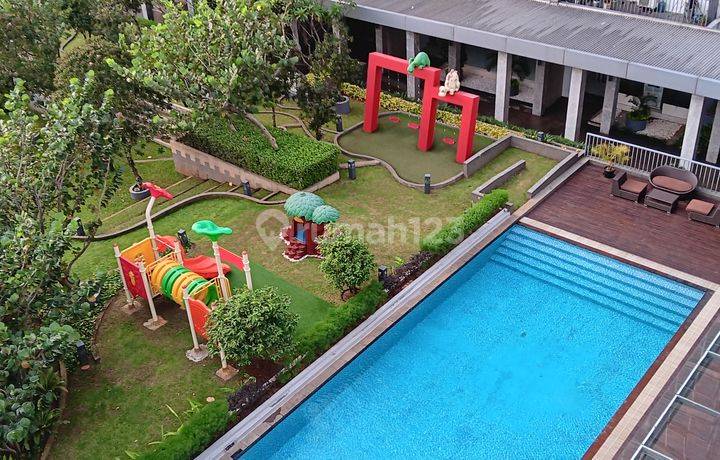 Lexington Residences 2 BR double balcony view Swim pool