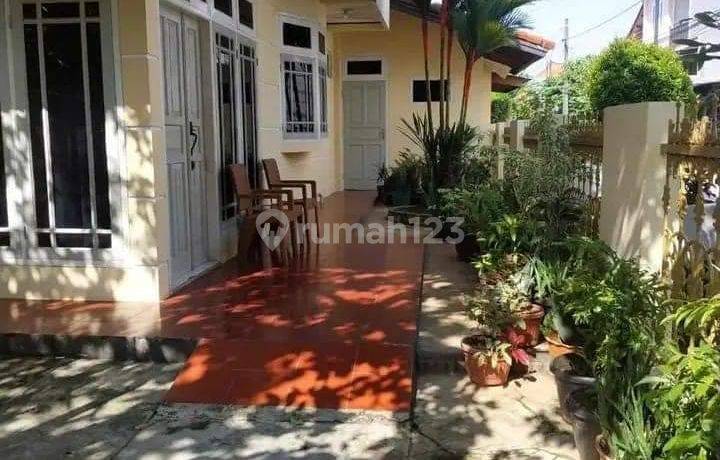 Rumah Hook 2 Lantai Di Larangan Indah Tangerang