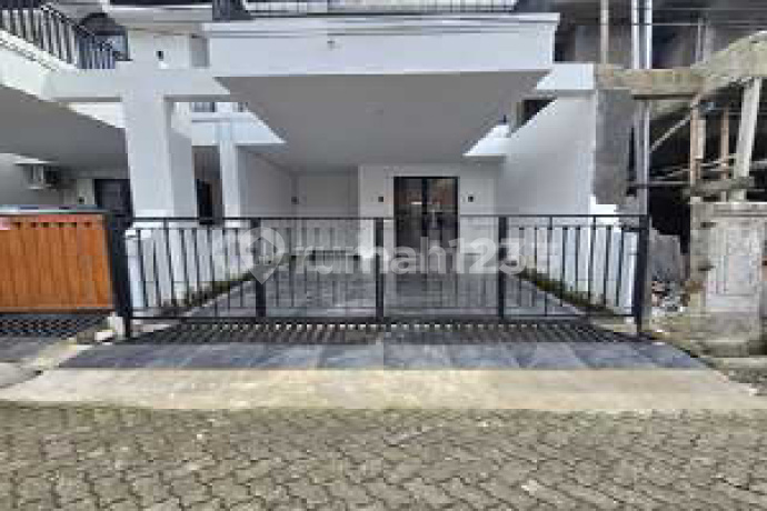 Rumah Baru Ada Taman Samping di Kompleks Deplu Pondok Aren