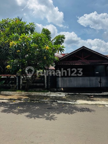Dijual Termurah Rumah Lama Komplek Elit di Cinere
