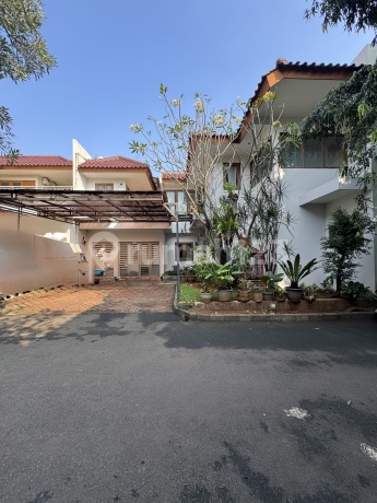 Rumah Cantik Private Pool Dalam Town House di Lebak Bulus