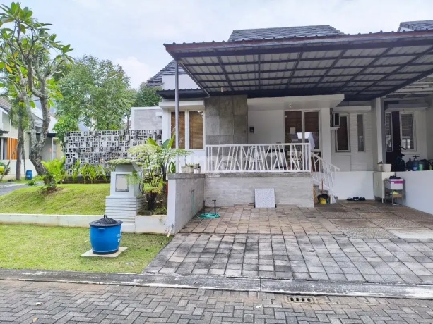 Rumah Hook 189m2 Full Furnished Graha taman pelangi BSB