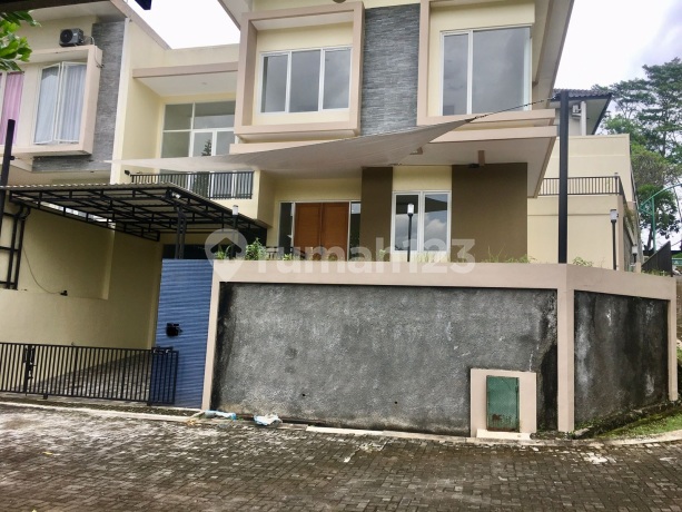 Semi furnished rumah mewah graha candi golf
