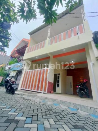 Jual Rugi Rumah Cantik 2 Lantai Di Bluru Dekat Alun2 Sidoarjo