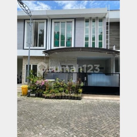 Rumah modern minimalis lokasi Dharmahusada Indah dekat UNAIR RSUD Dr. Soetomo